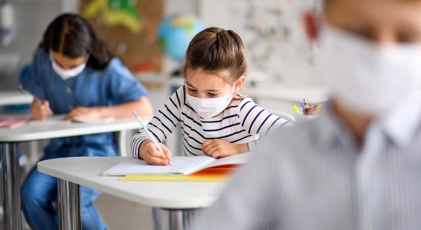 Annyi az influenzás beteg, hogy 100 iskolában rendkívüli tanítási szünetet rendeltek el