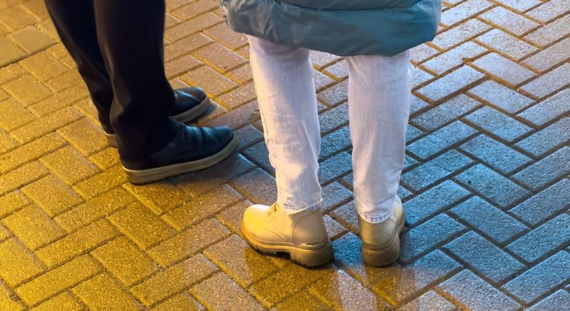 Reszketett a félelemtől a kislány, amikor az idegen odalépett mellé és feltette neki a kérdést