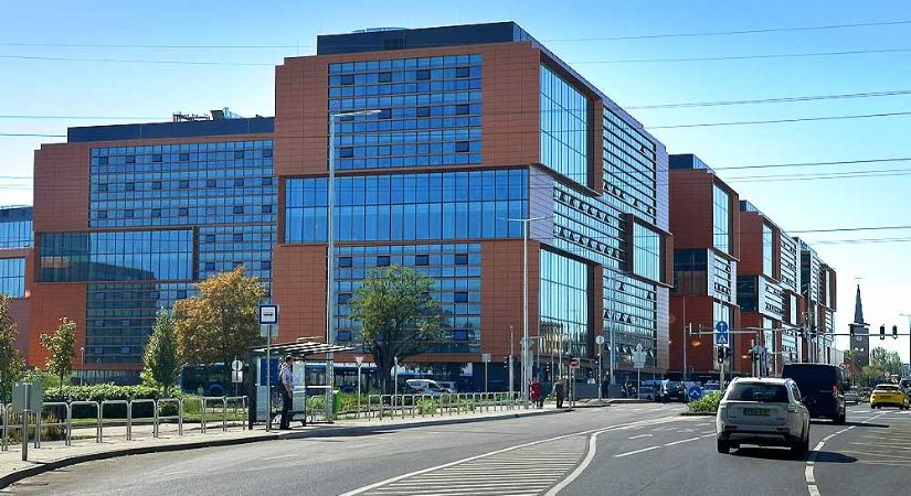 A Bosnyák téri pláza miatt 8 milliárdra perelné Zugló önkormányzata az Orbán Viktor vejéhez köthető céget