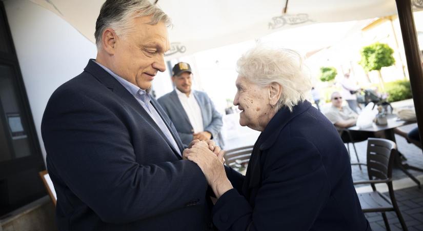 Már Orbán Viktor is arról ír, hogy dolgoznak a 14. havi nyugdíjon