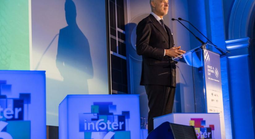 Honvédelmi miniszter: Az európaiak át akarják állítani a gazdaságot hadigazdaságra