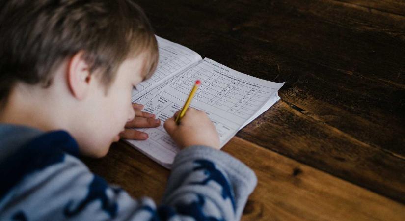Felzárkóztató óra a gyermekeknek: hasznos segítség vagy újabb túlterhelés?
