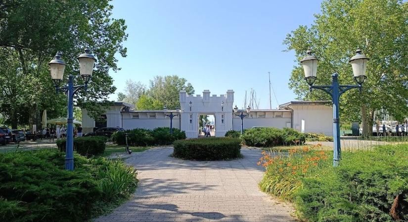 Az utolsó fagylaltos bódé is eltűnik a balatonföldvári kikötőben, 8 évig tartott a vita