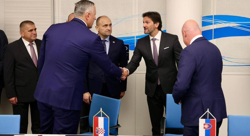 Év végéig elkészülhet az új szlovák katonai egyenruha és felszerelés