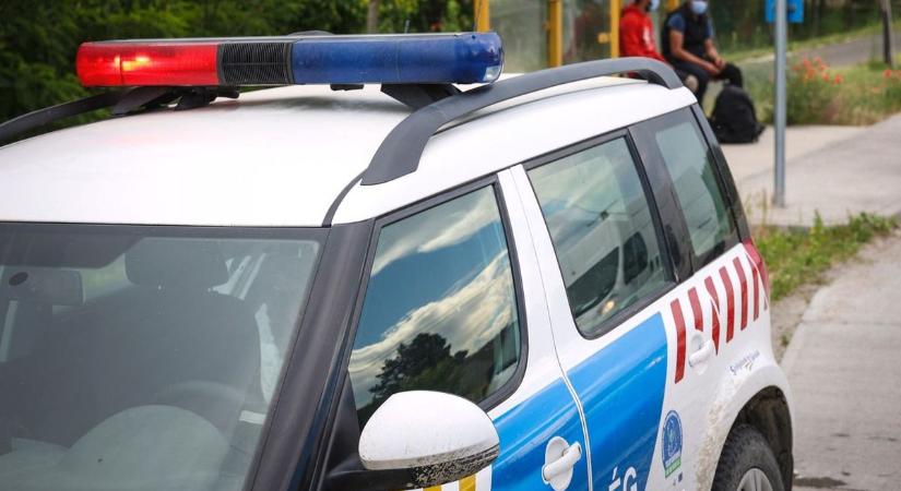 Szabadon mászkálhat Hevesben a szúrós szemű bűnöző! Olyan dolgot tett, hogy nagy erőkkel keresik