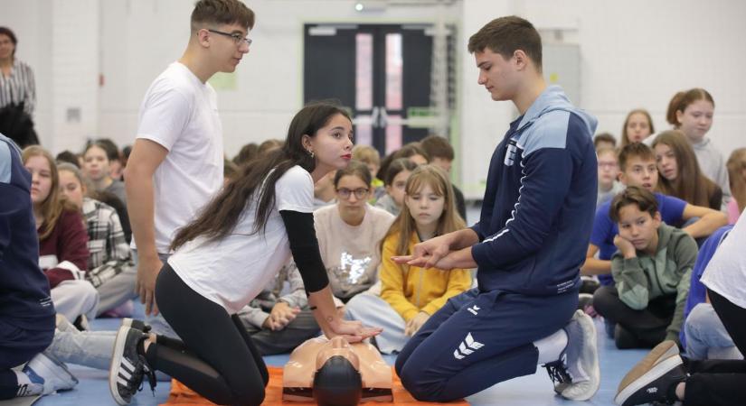 Egy nap, amikor a Széna Téri diákokból hősök lettek (galéria)