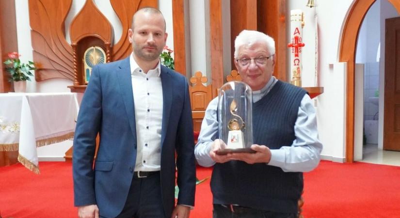 Közel a nagy nap! Jövő héten elhelyezik a szent pápa vérereklyéjét a fürdőváros templomában