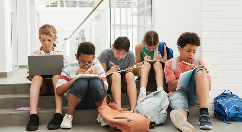 Így juthat ingyen laptophoz az iskolás gyerek, még nem késő