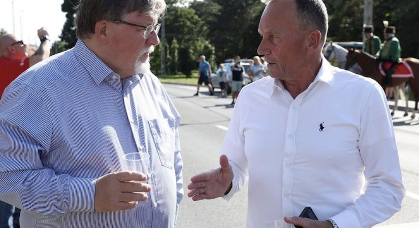 Dézsi a COVID alatt, rendelettel hozta helyzetbe Szabó Jenő fiainak cégét