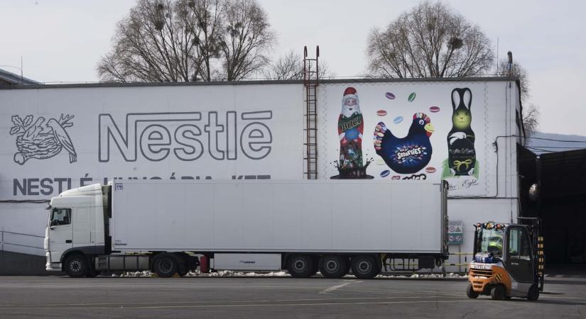 „Átfogó fordulatnak” hívja a Nestlé, hogy kirúgnak egy kisvárosnyi dolgozót