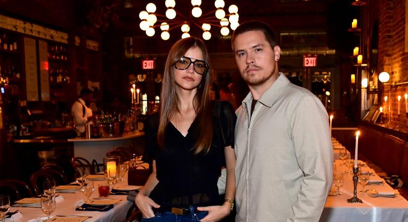 Dylan Sprouse árulta el, hogy Palvin Barbara sérült lábbal vonult a kifutón