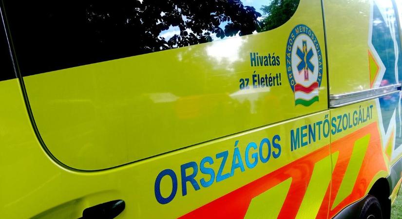 Mentők, tűzoltók az 1-es főúton, itt vannak a részletek