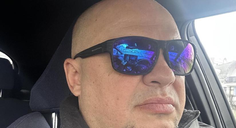 Vádat emeltek a fideszes lovagkeresztes ex-polgármester ellen, aki falubusszal vitte a haverjait egy németországi meccsre