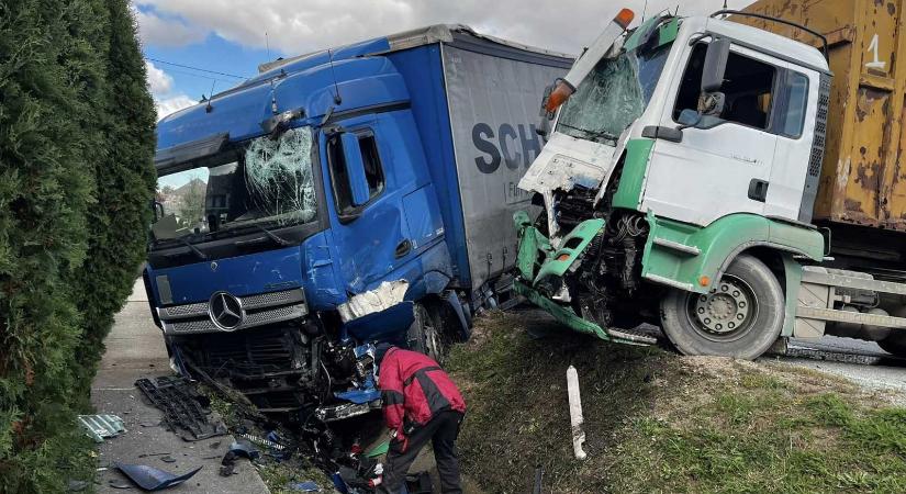 Két nyergesvontató ütközött Szászrégen közelében