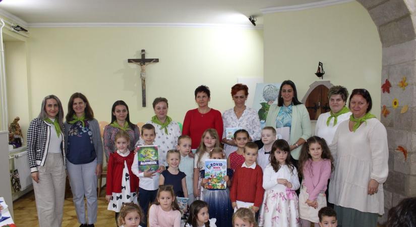 Verselő ovisok a Szent Imrében – hagyományos őszi ünnepi délután az iskola falai között