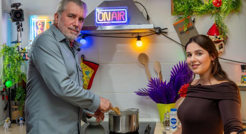 Kaszás Géza újra a konyhában – Elindult az Újszínház új online műsora