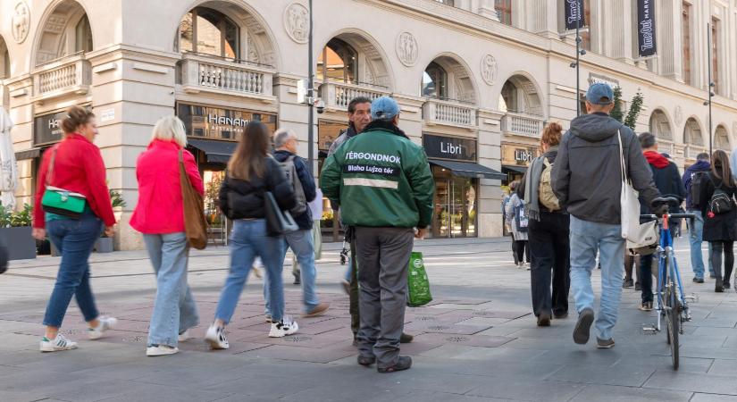 A Blaha Lujza téren, a Deák téren és a KÖKI-n már elindult a térgondnoki szolgálat