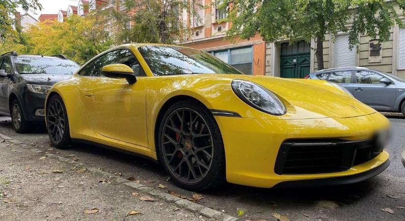 A járókelők is besárgultak az irigységtől