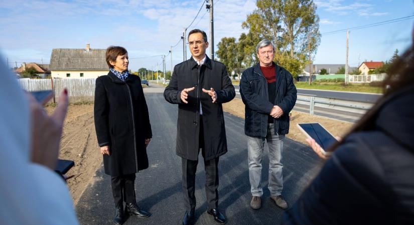 Megépítették a szervizút hiányzó szakaszát a Külső Vámospércsi úton