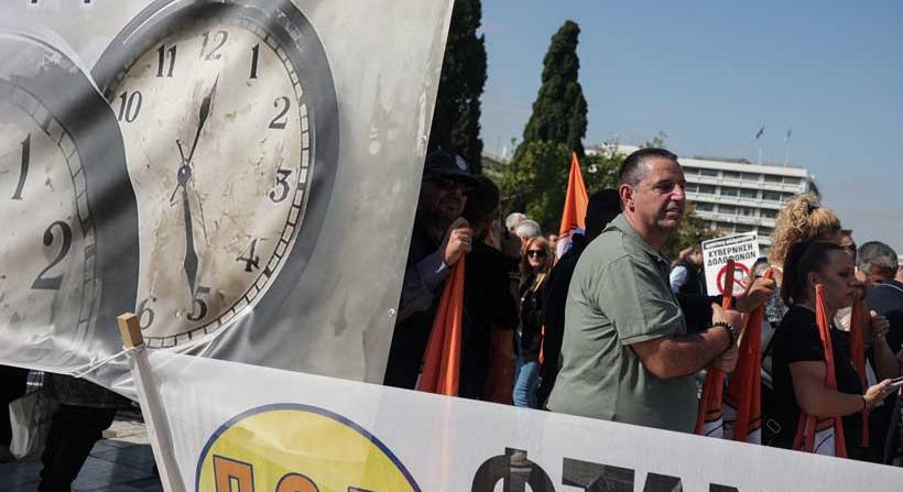 Görögországban elfogadták a módosítást, amely engedélyezi a 13 órás munkaidőt