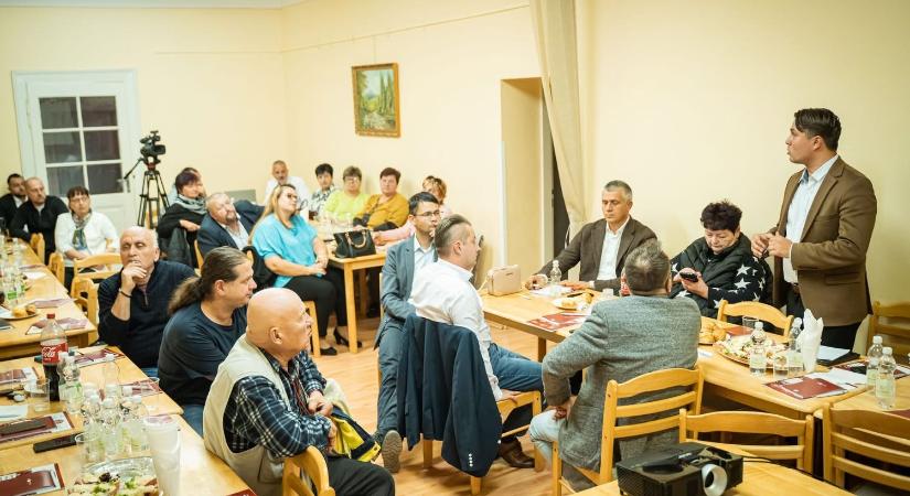 Demográfiai és nyelvhasználati kutatás eredményeit ismertették Tornalján