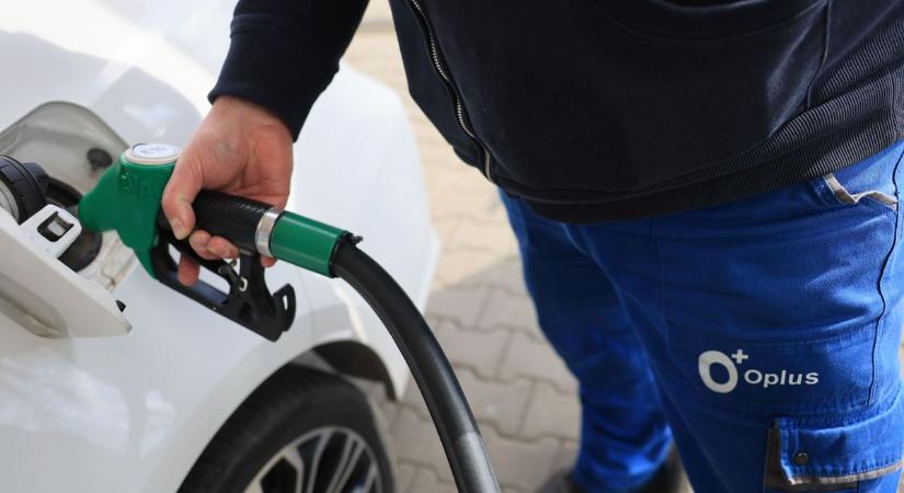 Autósok, figyelem! Ismét változnak az üzemanyagárak pénteken