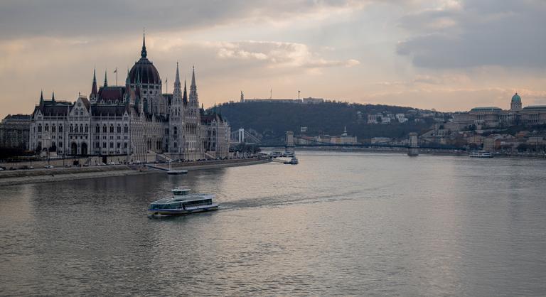 Sokkoló jelentés érkezett, így luxiznak Budapesten, milliók mentek el csak a parkolásra
