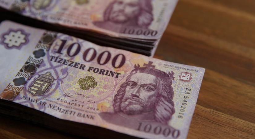 Figyeld a bankszámládat – érkezik az előleg