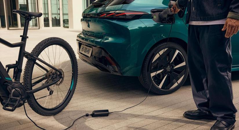 Hasznos opciókkal frissülnek az elektromos Peugeot-ok