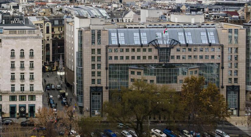 Vitézy Dávid szerint Karácsony Gergely a felelős, hogy a fővárosi imázscég vezetői milliókért bérelhettek parkolóhelyeket egy luxushotelben
