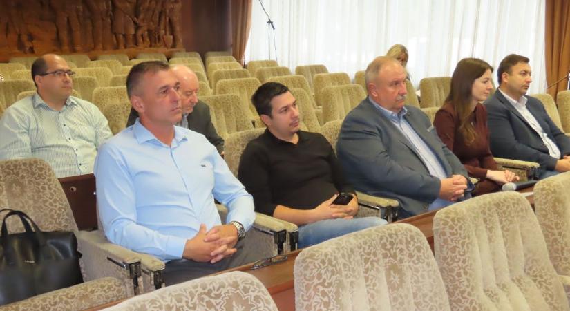 Igazgatót választottak és a hitelkeretről is döntöttek a képviselők Csornán