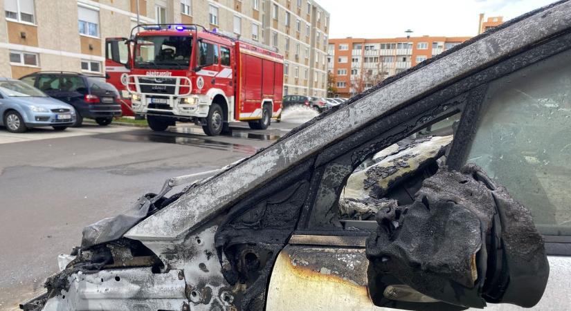Borzalmas tűz pusztított egy zalai társasház parkolójában (galéria, videó)