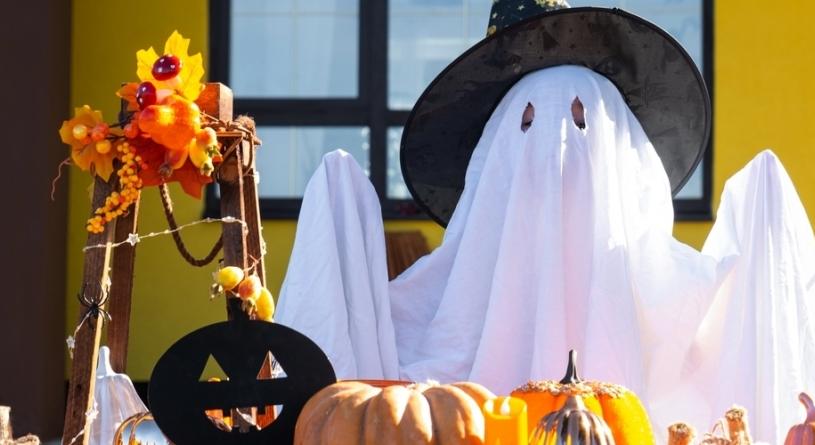 Ijesztően vicces kerti dekorációs ötletek a halloweeni időszakra: imádni fogják a gyerekek!