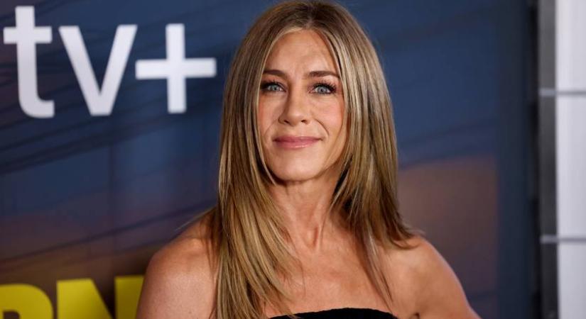 Jennifer Aniston 56 évesen dögösebb, mint valaha: kockahasat villantott a színésznő