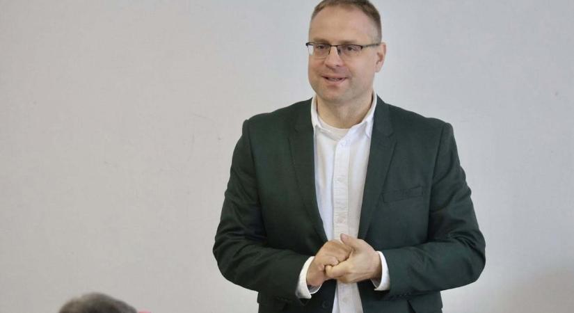 Szolnok polgármestere Orbán Viktornak írt nyílt levélben kér pénzt a városnak