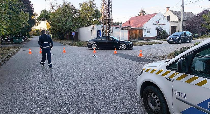 Kerékpárosok ütköztek össze Hódmezővásárhelyen, egyiküket kórházba kellett szállítani – galériával