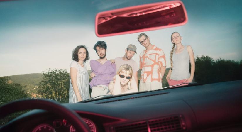 „Sokszor azt érzem, hogy a férfiak farokméregetése teszi tönkre a világot” – Mayberian Sanskülotts-albumpremier és interjú