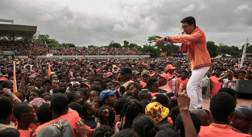 A Z generáció egy olyan elnököt zavart el Madagaszkáron, aki azzal lett népszerű, hogy egykor DJ volt és fiatal