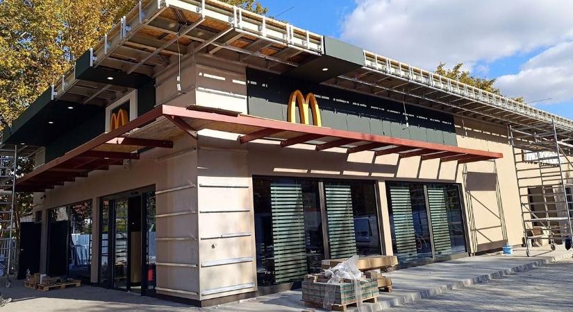 Exkluzív felvételeket készítettünk, így néz ki belülről az új kiskunhalasi McDonald's
