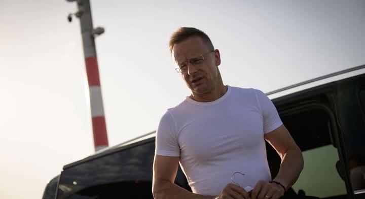 Szijjártó Péter szerint jobb, ha nem szavazzák meg Tiszát, hiszen „ezt a világot a magyar emberek nem akarhatják”