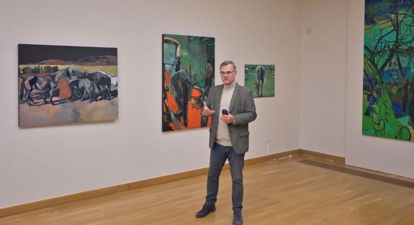 Vibrál, izzik, elvarázsol: Papageorgiu Andrea új színt adott a kortárs festőművészetnek – videóval