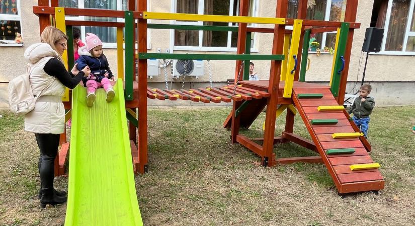 A Hársfavirág óvoda apróságai már nagyon várták az új játékokat…