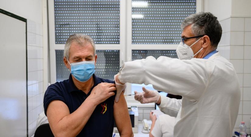 Szlávik János: az engedélyezett védőoltások hatékonyak és biztonságosak