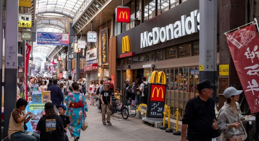 Bement 3000 forrinttal egy japán McDonaldsba, hihetetlen mit adtak neki az étteremben