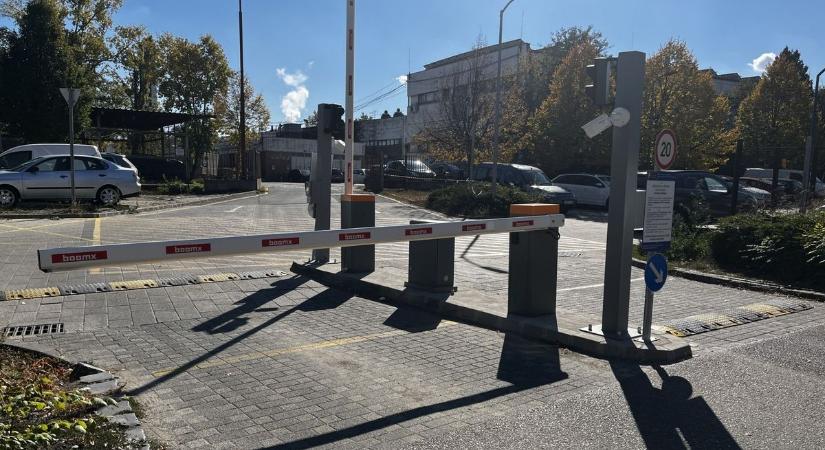 Ördög Nóra rejtélyes Instagram-bejegyzése, és a teli klinikai parkoló