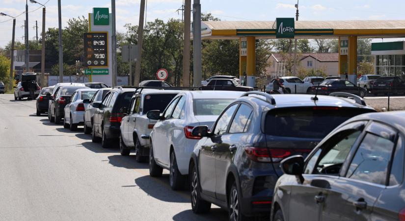 Ököllel ütik egymást a benzinkutakon, Oroszországban vészesen fogy az üzemanyag