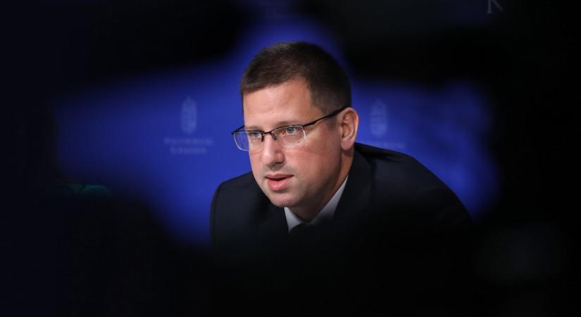 Gulyás Gergely bejelentette, hogy Varga Judit egyelőre nem tér vissza