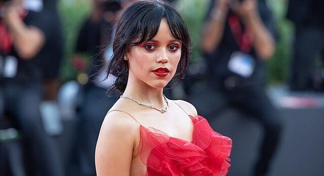 Egy véletlennek köszönheti karrierjét, 19 évesen már megírta első könyvét Wednesday, alias Jenna Ortega