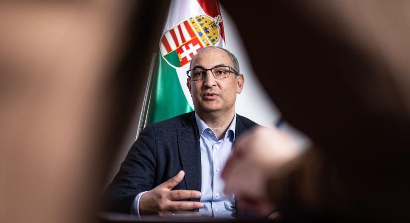 „Arra kérem a cigányságot, hogy ne hagyja magát a Tisza által átverni!” – Sztojka Attila a Mandinernek