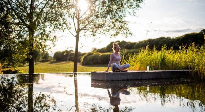 Csökkenti a vérnyomást és lassítja az öregedést is, ha beiktatod életedbe a meditációt